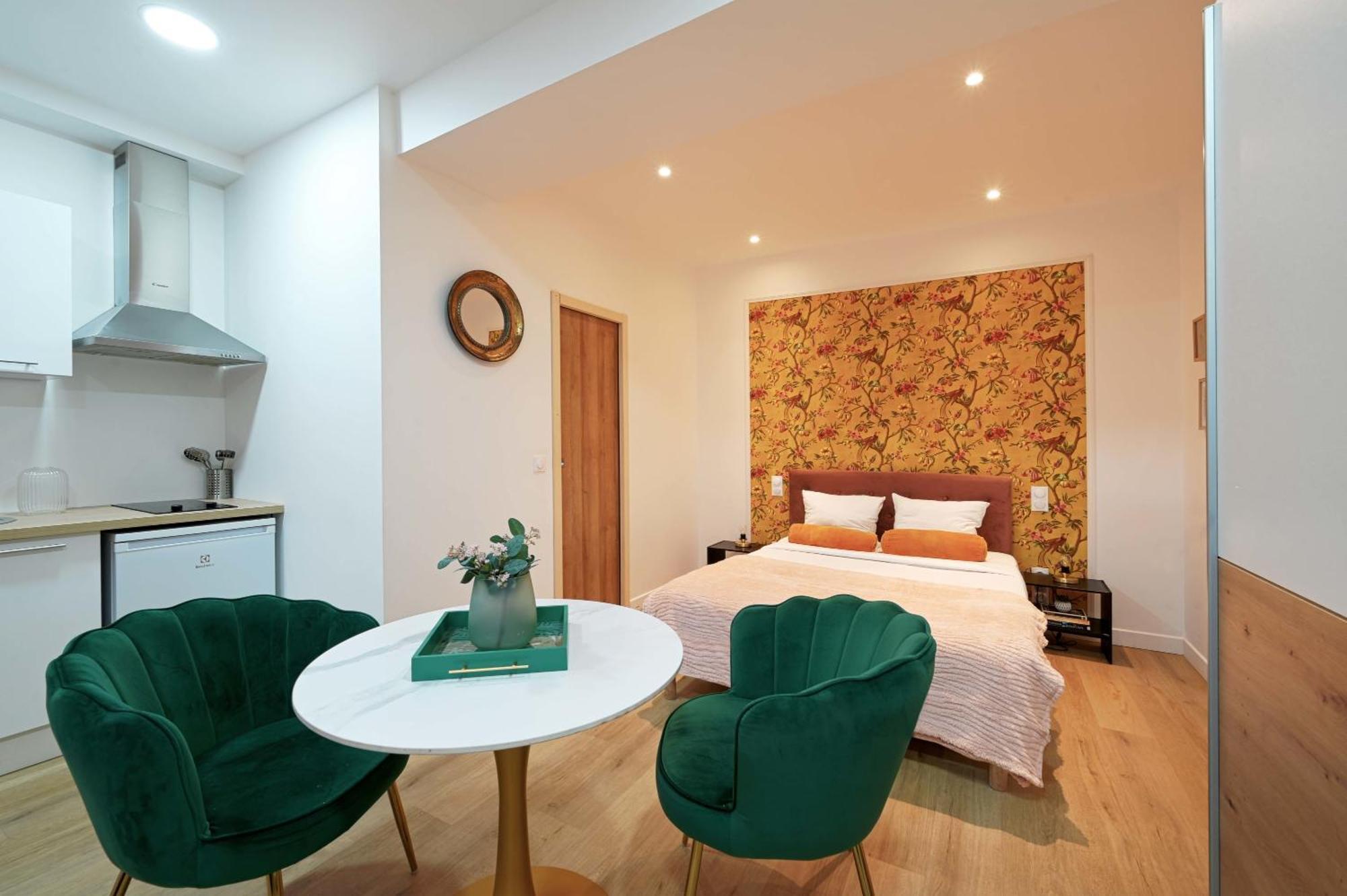 Modern Renovated Studio With A Touch Of Gilded Glamour Central Paris Appartement Buitenkant foto