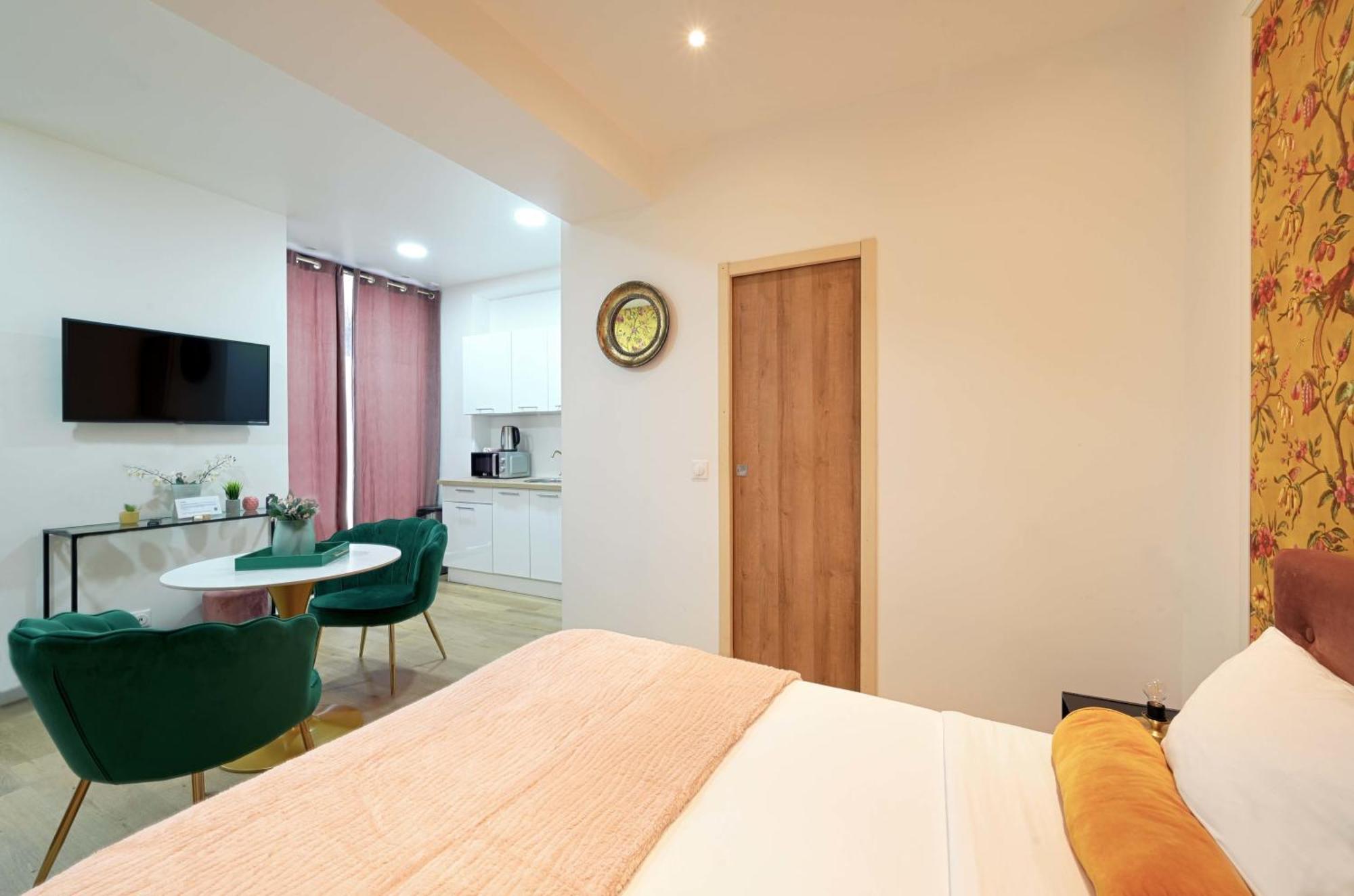 Modern Renovated Studio With A Touch Of Gilded Glamour Central Paris Appartement Buitenkant foto