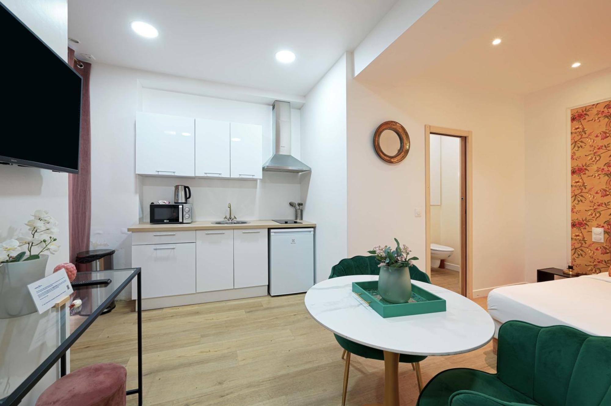 Modern Renovated Studio With A Touch Of Gilded Glamour Central Paris Appartement Buitenkant foto