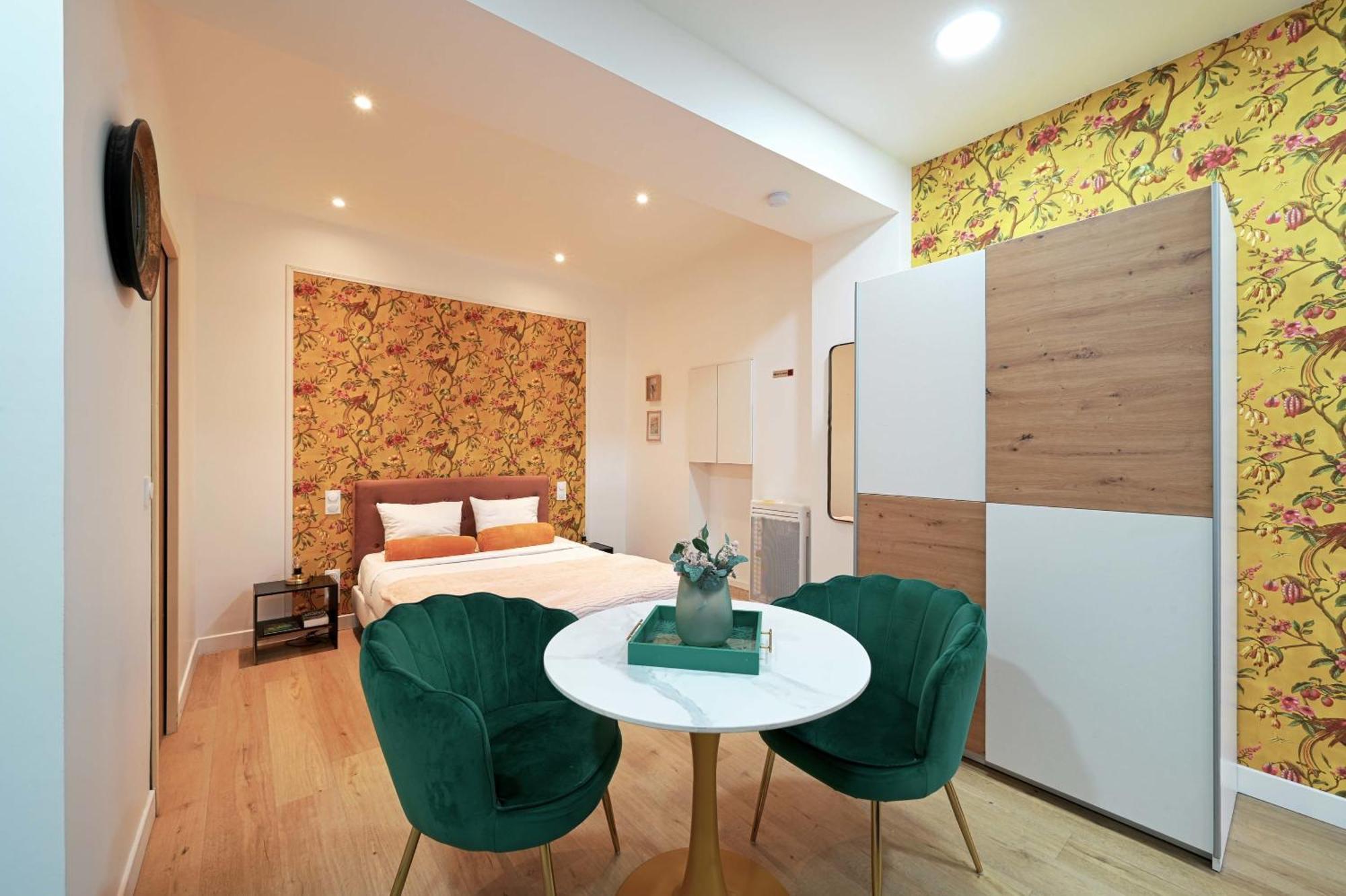 Modern Renovated Studio With A Touch Of Gilded Glamour Central Paris Appartement Buitenkant foto